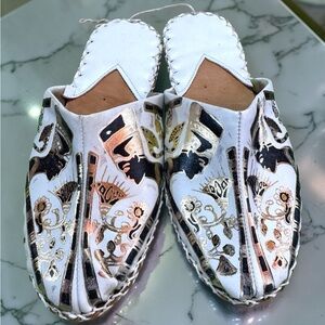 Pharaonic Egyptian Handmade Leather Slippers. Tooled Metallic Queen Nefertiti